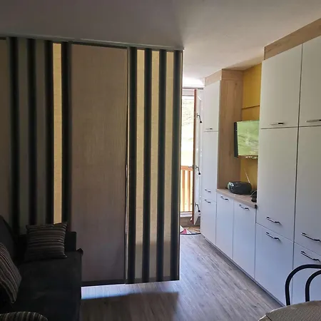 Apartamento 4 Pers, Balcon Sud Face Pistes, Cuisine équipée, Skis Aux Pieds - - Fr-1-404-7 *