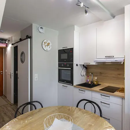 Apartment 4 Pers, Balcon Sud Face Pistes, Cuisine Equipee, Skis Aux Pieds - - Fr-1-404-7